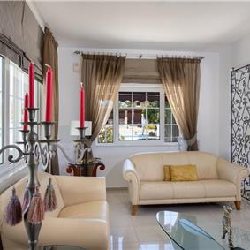4 bedroom villa with pool close to beach on Akrotiri peninsula, sleeps 8